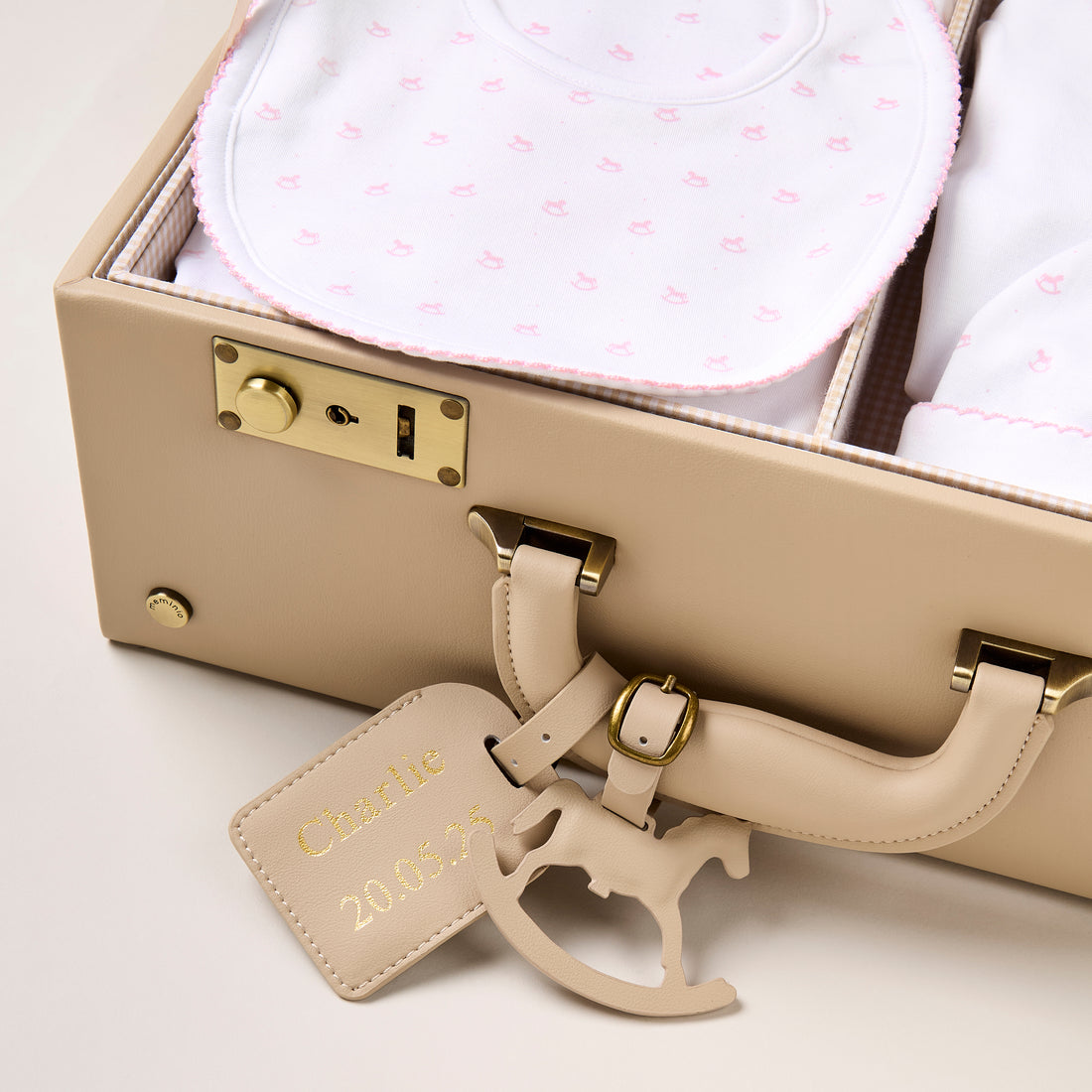oat memory keepsake case x blue almonds gift set in pink
